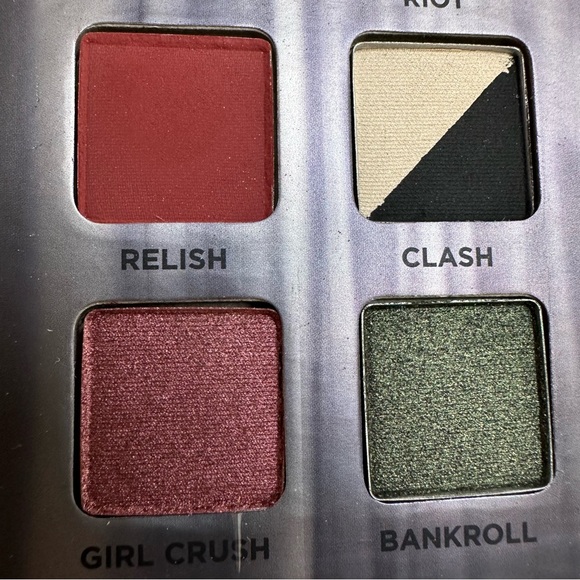 Urban Decay Troublemaker Eyeshadow Palette - Picture 3 of 14